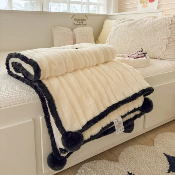 Lapinora Winterdecke | Winterdecke Jacquard | Hasenfell-Optik mit Bommel | Dick & Weich | Für Sofa, Büro & Schlafzimme