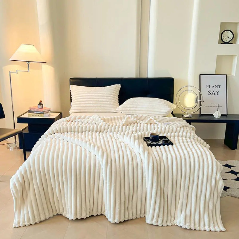 SpringLoom Kuscheldecke | Weiche Streifen-Decke für Sofa & Bett | Leicht & Warm für alle Jahreszeiten | Stilvolle Frühlingsdeko für Zuhause