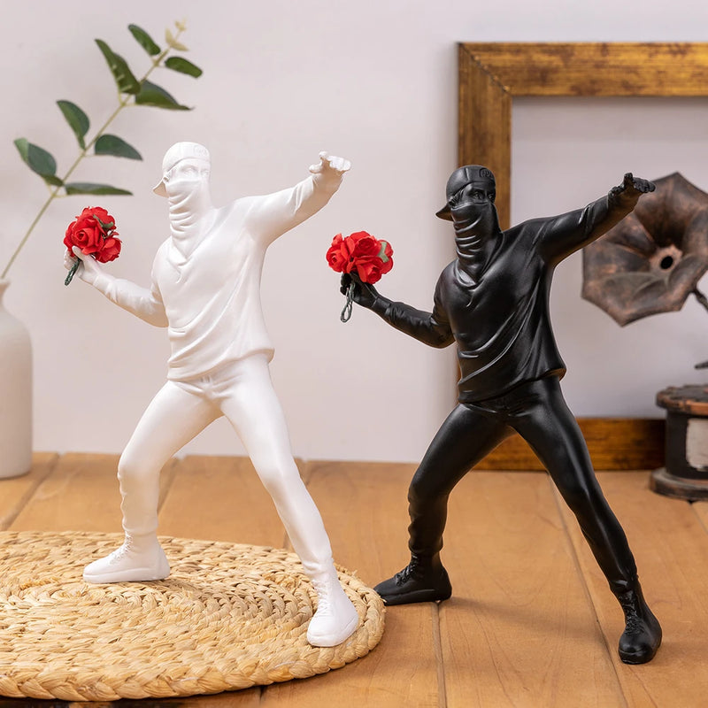 Artivora Flower Rebel | Moderne Skulptur „Flower Thrower“ – Dekorative Figur für Wohnzimmer, Büro & Bücherregal