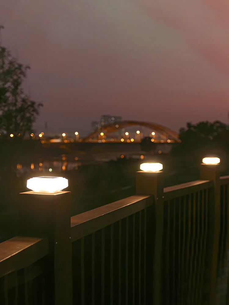Solar Pfostenleuchte LumiPillar 30LED | Wasserdicht & Solarbetrieben | Für Garten, Zaun & Terrasse
