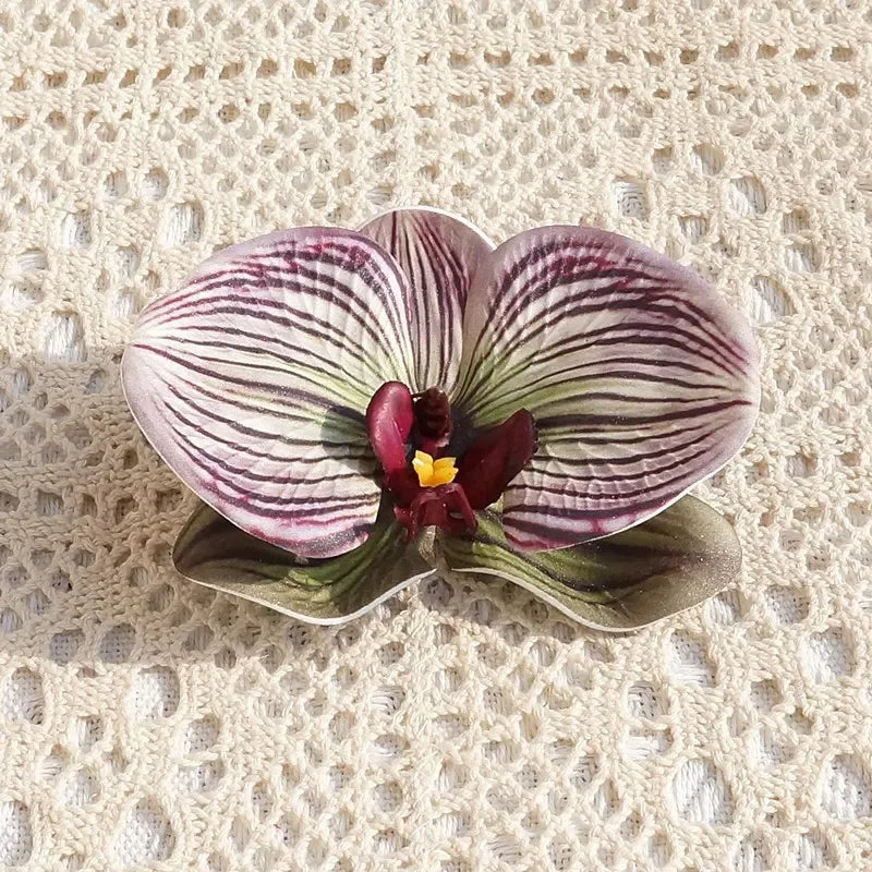 3D Deko-Blüte Floriva Orchidea | Große künstliche Schmetterlings-Orchidee aus Silikon-Baumwolle | 10 × 11 cm | Für Deko, Geschenke & Haarschmuck