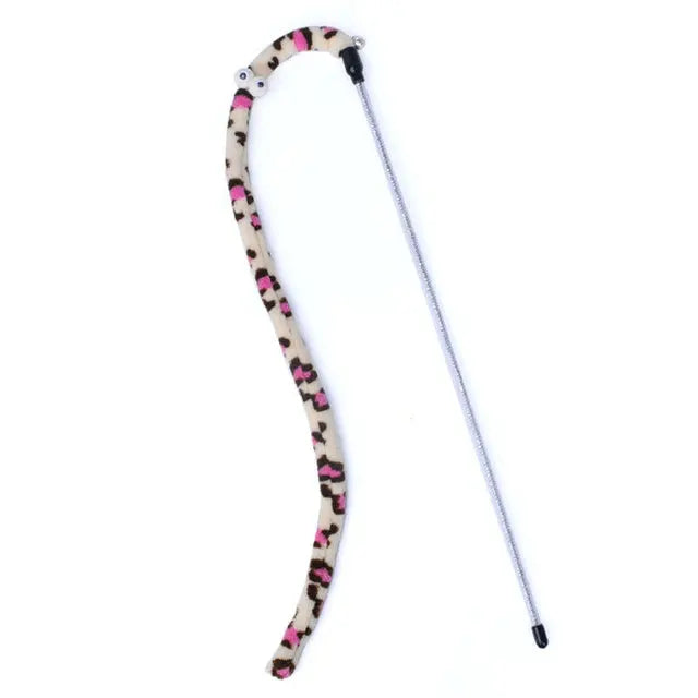 Katzenspielzeug CattaPillar Swing | Flanell-Raupe an 46 cm Stab | Beißfest & interaktiv | 60 cm Spiellänge