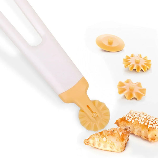 Bakelo Teigroller Schneider | Vielseitiger Kuchenteig-Schneider | 15,7 × 3,4 cm | Backhelfer aus Kunststoff