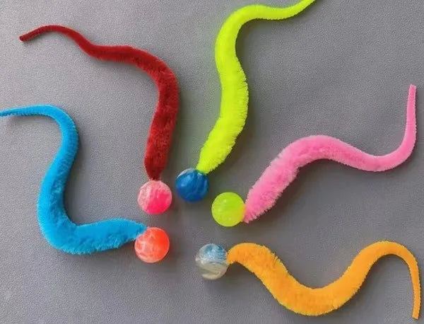 MieziMoov Interaktives Katzenspielzeug | Bunte Plüsch-Raupe mit Federball | Elastisch & Federnd | Für Aktive Stubentiger