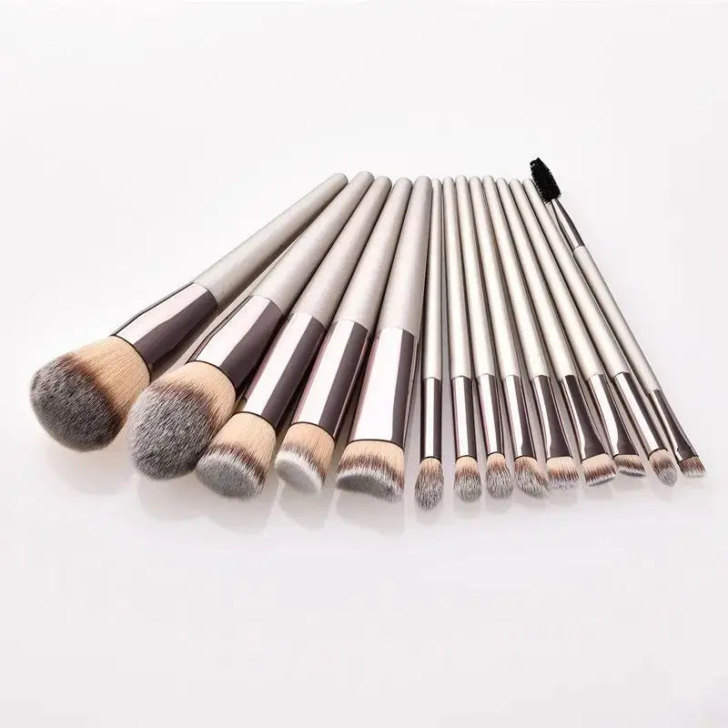 Make-up Pinselset LuxeBrush Gold | 10-teilig | Weiche Synthetikhaare & Holzgriff | Präzise & Hautschonend