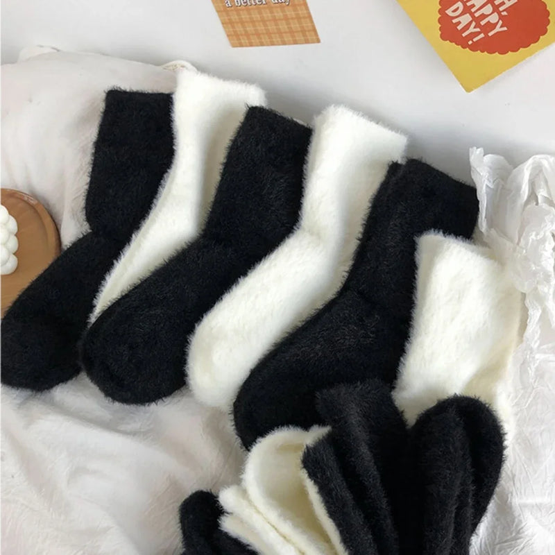 SamtNest Unisex Kuschelsocken | Nerz-Samt & Coral-Fleece | Extra Dick & Warm | Schwarz & Weiß | Winter