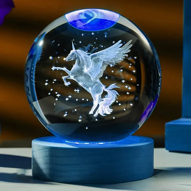 Lunoria Kristallkugel Einhorn | 3D-Lasergravur mit LED-Holzsockel | Stimmungslicht & Geschenkidee | Ø 8 cm