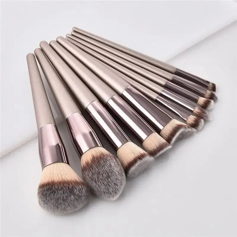 Make-up Pinselset LuxeBrush Gold | 10-teilig | Weiche Synthetikhaare & Holzgriff | Präzise & Hautschonend