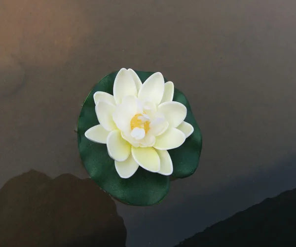 AquaLumea Schwimmende Seerosen Deko | 6er-Set | Realistische Teichblumen aus Schaumkunststoff | Für Garten, Pool & Innenbereich