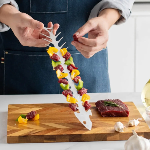 GrillBone Fischgräten-förmiger BBQ-Spieß | Edelstahl | Rostfrei & hitzebeständig | 30 × 6 cm