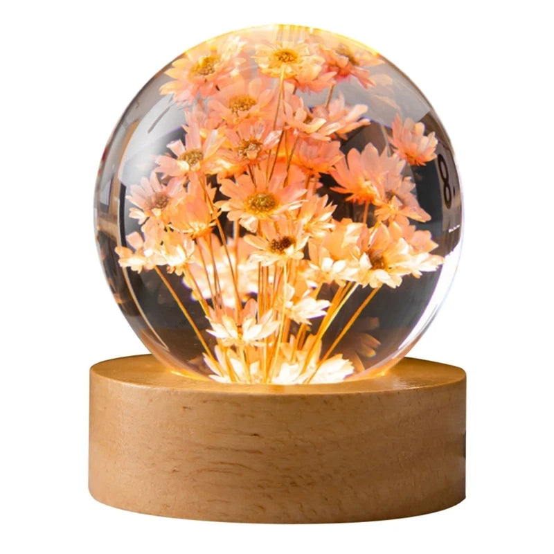 Kristallkugel Lampe | Mit Blumenmuster | Warmes Stimmungslicht & Deko | Resin & Holz | 6 cm