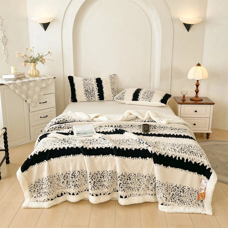 Lambiva Kuscheldecke aus Lammfellimitat | Zweilagig & Extra Warm | Samtweich für Sofa, Bett & Wintertage | Verschiedene Größen