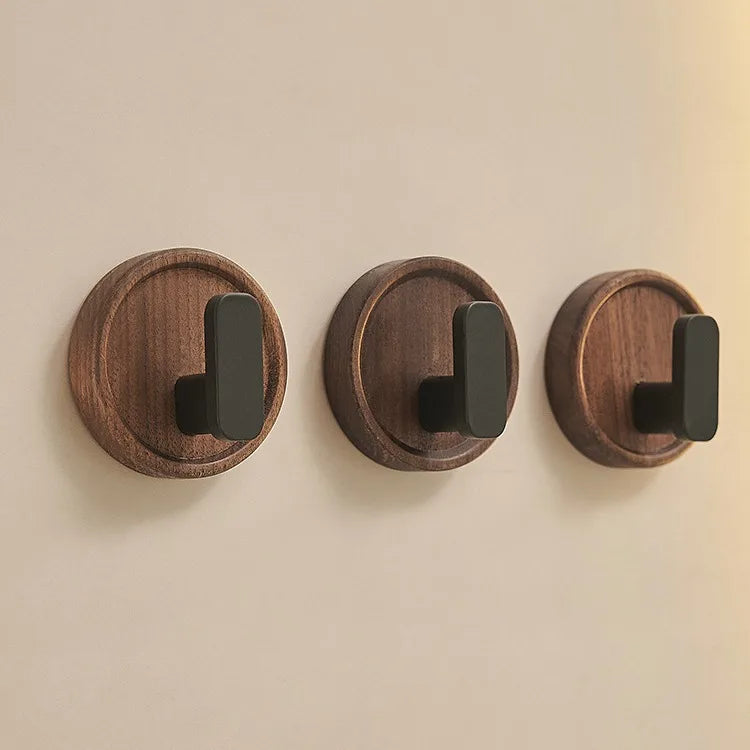 Selbstklebende Holz-Wandhaken Nordiva WoodCircle | Walnussholz | Dekorativer Haken für Schlüssel, Handtücher & Kleidung | Bad, Küche & Flur