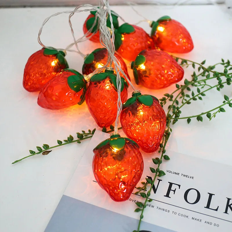 Erdbeer-Lichterkette BerryGlow | 2 Größen | LED-Deko-Lichter für Zuhause, Party & Feiertage | Warmweiß