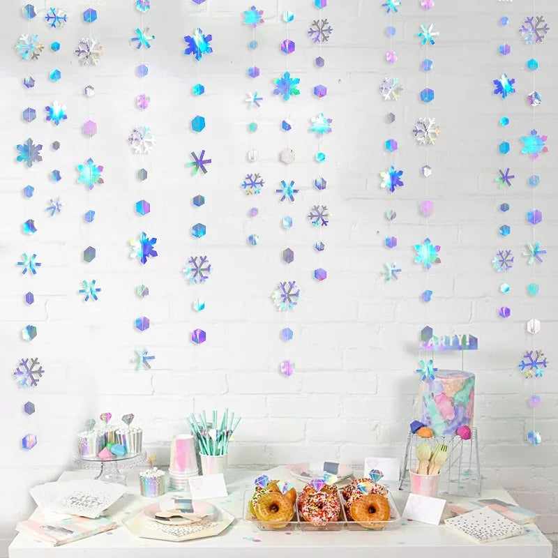 Schneeflocken Girlande FrostGleam | 4 m Holografische Winterdeko | Irideszierendes Schneeflocken-Banner für Weihnachten, Hochzeit & Party
