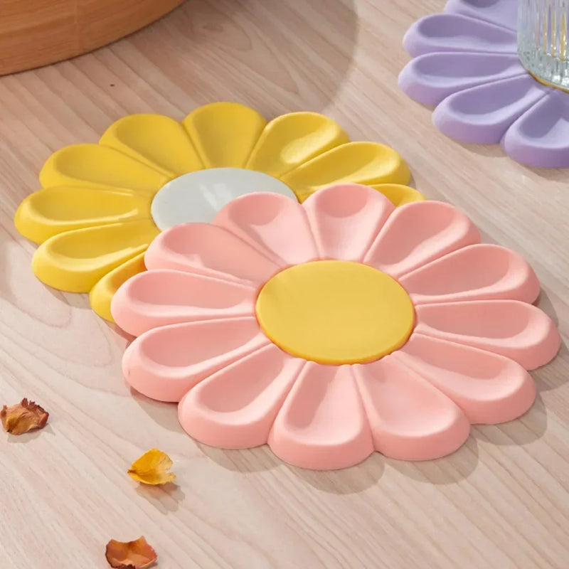 Silikon Untersetzer BlütenWärme | Hitzebeständig & Rutschfest | 15 cm | Blütenform Platzmatte für Tassen, Schüsseln & Töpfe