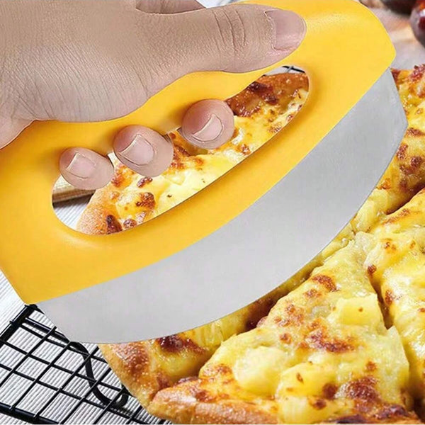 Slicetta Pizzaschneider aus Edelstahl mit Schutzkappe | Rundmesser für präzises Schneiden von Pizza, Kräutern, Käse & Teig | Ergonomisch & spülmaschinenfest