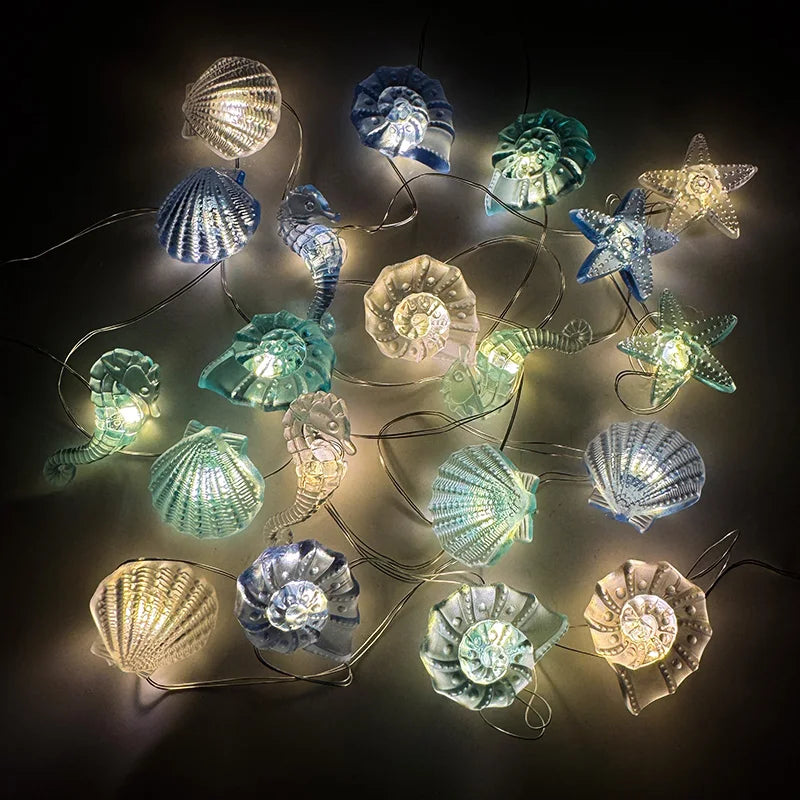 LED Lichterkette Meeresmotive | 2 m mit 20 LEDs | Seesterne, Muscheln & Meerestiere | Batteriebetriebene Dekoleuchte für Kinderzimmer, Geburtstag & Hochzeit | Mariluna