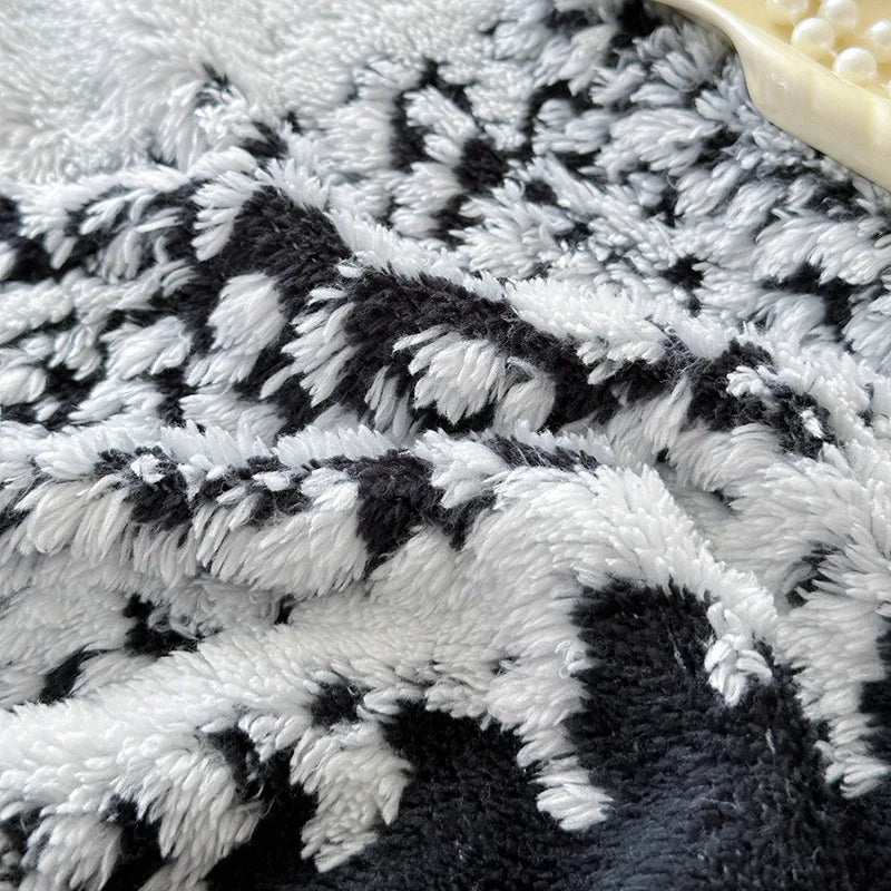 Kuscheldecke Jacquard | Schneeflocken & Streifen | Flauschig & warm | Für Sofa, Büro & Kinder