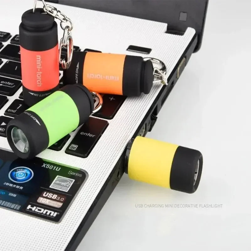 Luminexo Mini LED-Taschenlampe mit Schlüsselanhänger | USB-Aufladung | Wasserdicht & Ultraleicht | 5,2 × 2,1 cm