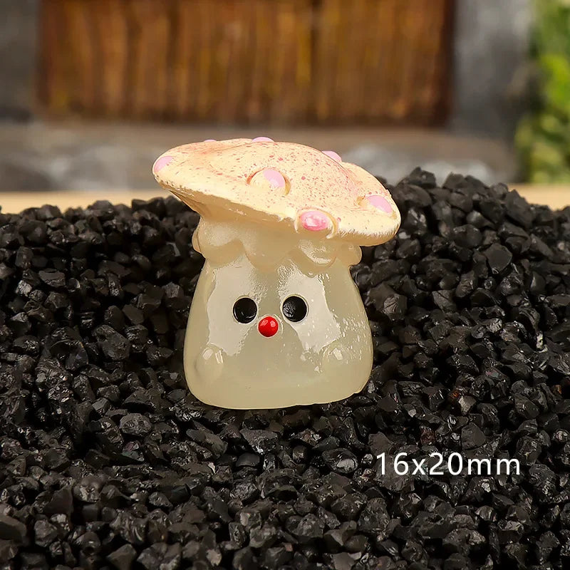 Mycoria Mini-Pilze 6er-Set | Leuchtende Dekofiguren | Harz | Für Feengarten, Mooslandschaften & Puppenhaus