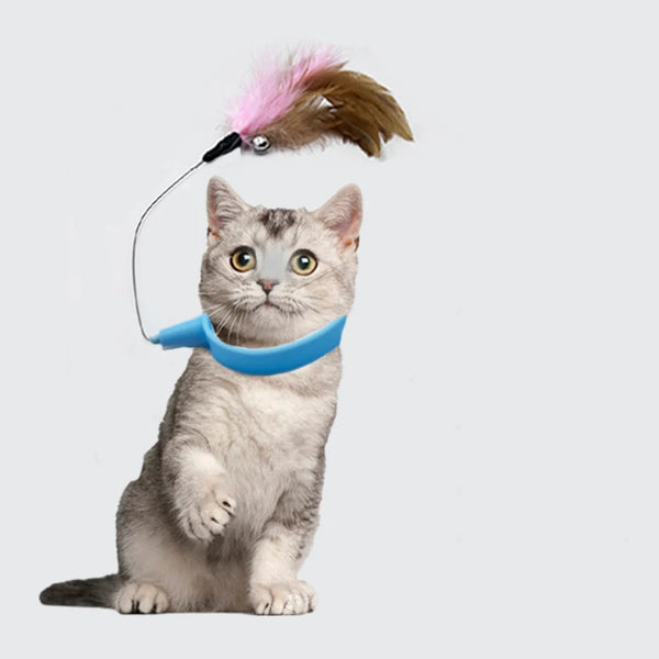 Flauschino Katzen-Halsband mit Spielstab | Selbstbeschäftigung & Interaktives Spiel | Mit Feder & Glöckchen | Für aktive Stubentiger