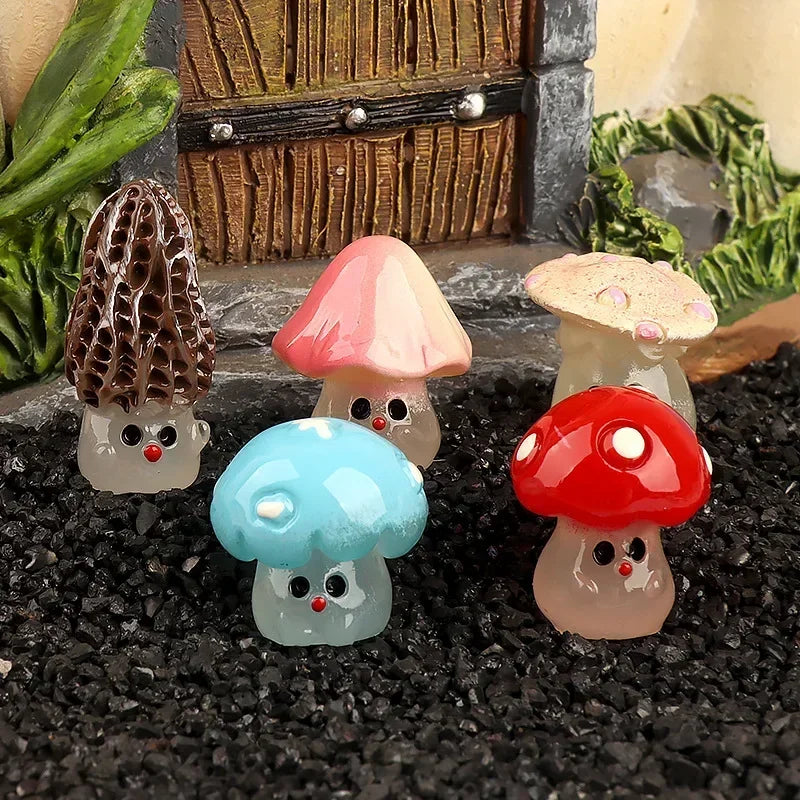 Mycoria Mini-Pilze 6er-Set | Leuchtende Dekofiguren | Harz | Für Feengarten, Mooslandschaften & Puppenhaus