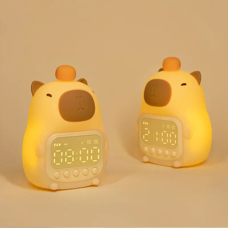 Wecker-Nachtlicht CappyGlow | Capybara-Design | USB-aufladbar 1200 mAh | Dual-Alarm & 30 Min. Auto-Off | Kinder & Schlafzimmer
