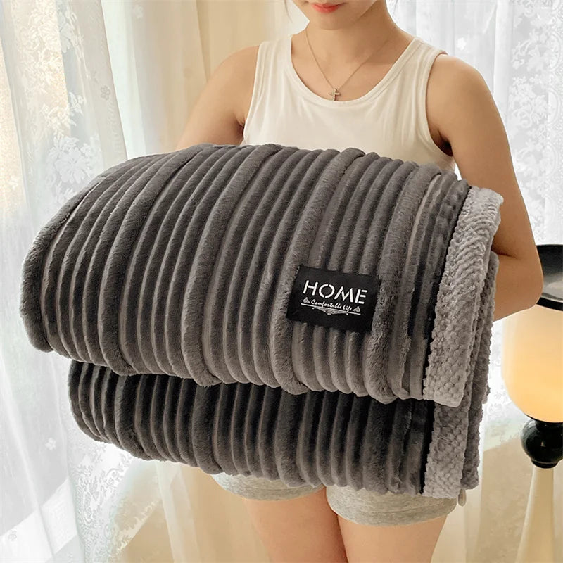 Flauschdecke VeluStripe | Imitiertes Kaninchenfell | Gestreift & Ultraweich | Für Sofa, Bett & Büro