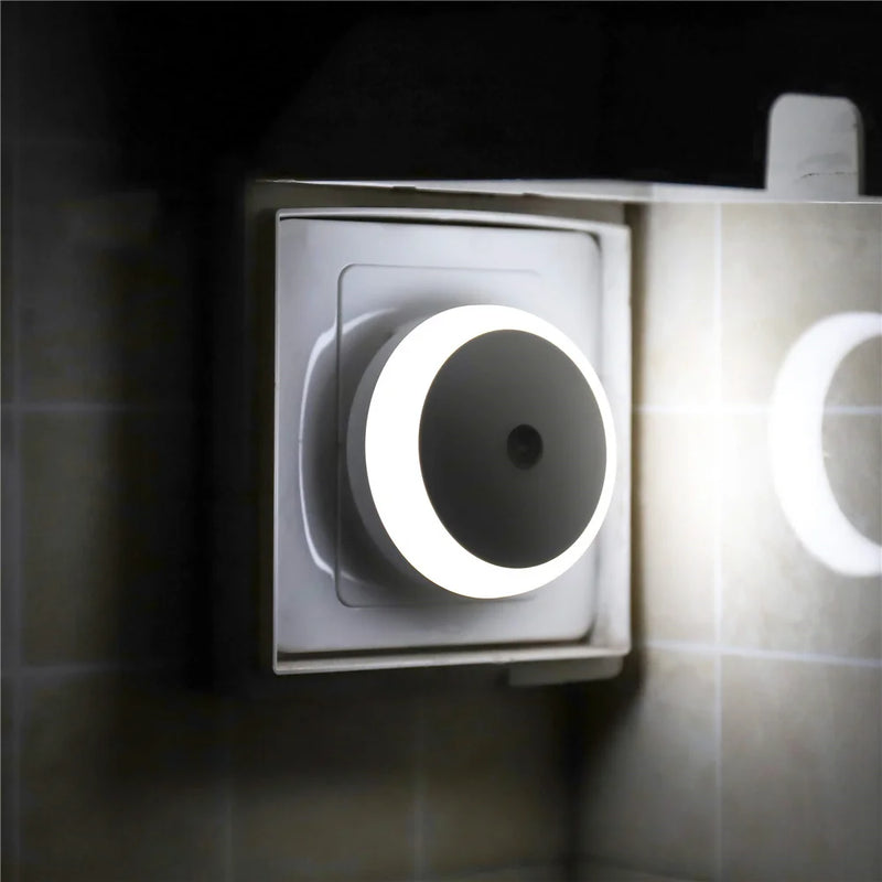 NOXORA LED-Nachtlicht | Dämmerungssensor & Automatische Dimmung | Steckdosenlicht | Warmweiß