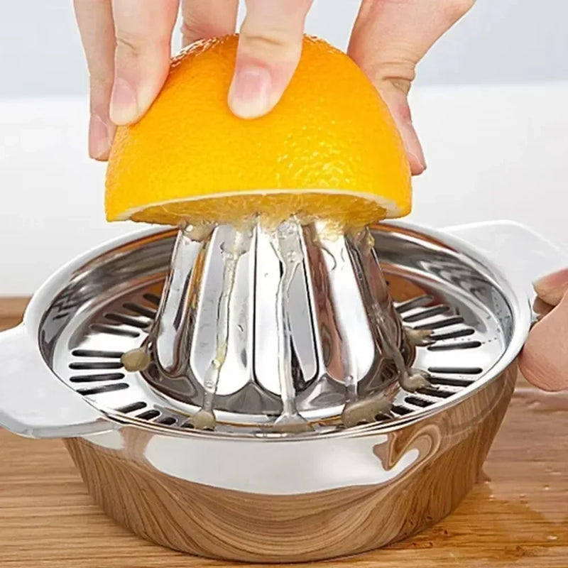 Pressilo Manuelle Zitruspresse aus Edelstahl | Handentsafter für Zitrone, Orange & Limette | Tragbar & Spülmaschinengeeignet | Für Küche & unterwegs