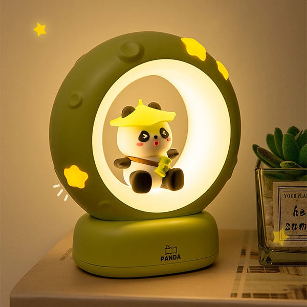 Cosmiboo Panda Astronaut Nachtlicht für Kinder | Weiches LED-Licht & Augenschutz | USB Aufladbar | Silikonlampe mit Akku