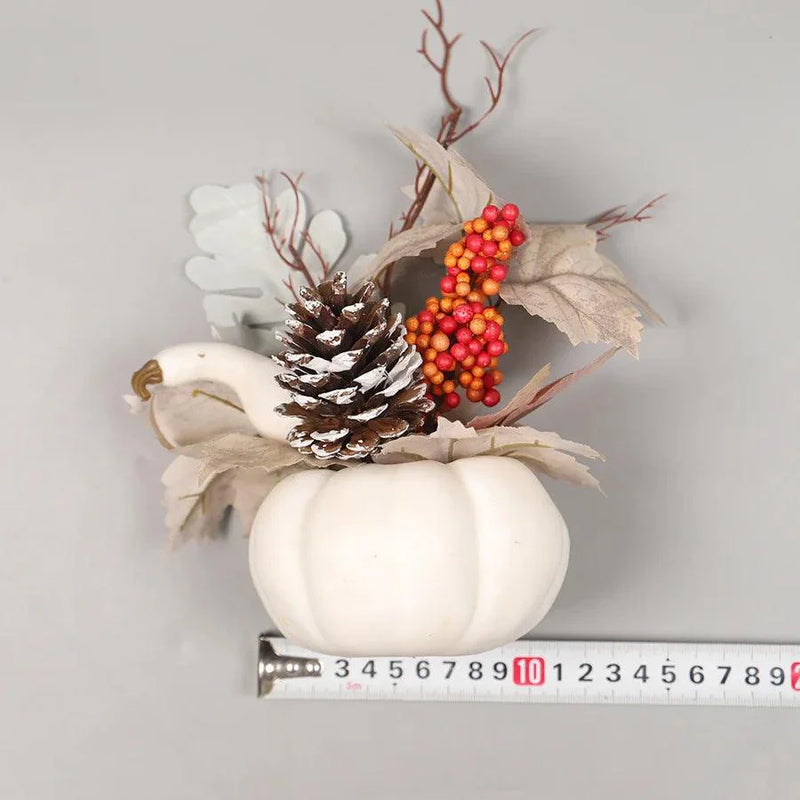 Herbst Deko Kürbis | Mit Kunstblumen & Ahornblättern | Festliche Tischdekoration