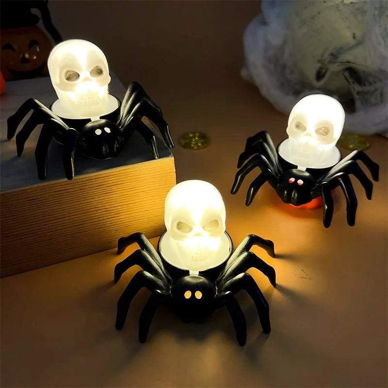 Halloween-Deko CreepyFlame | LED-Kerzenlicht mit Spinne & Totenkopf | Gruselige Lampe für Haus, Bar & Party