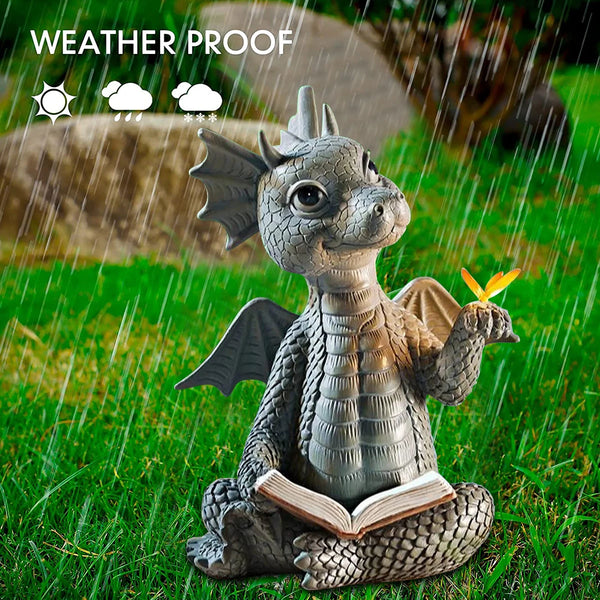 Drachenfigur mit Buch | Handbemalt & Wetterfest | Resin Skulptur | 9 × 7 × 10 cm