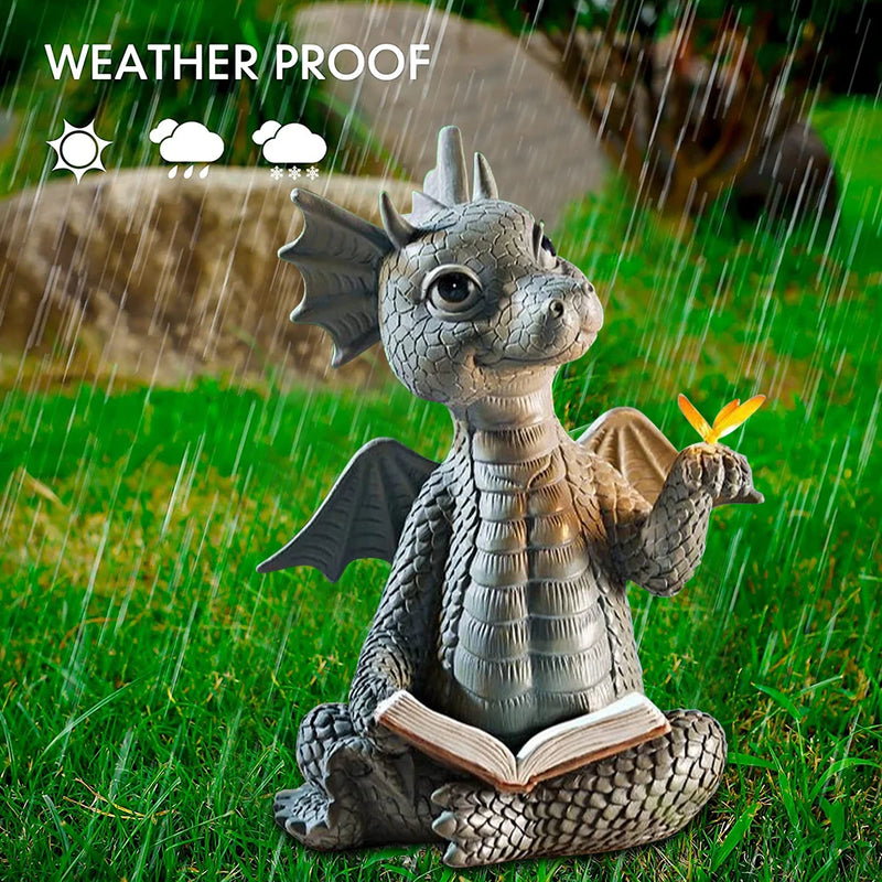 Drachenfigur mit Buch | Handbemalt & Wetterfest | Resin Skulptur | 9 × 7 × 10 cm