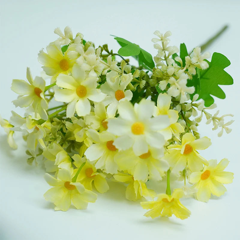 Kunstblumenstrauß Floraviva Daisy | 7 Zweige mit 28 Gänseblümchenköpfen | Seidenoptik | Für Tischdeko, Hochzeit & Zuhause