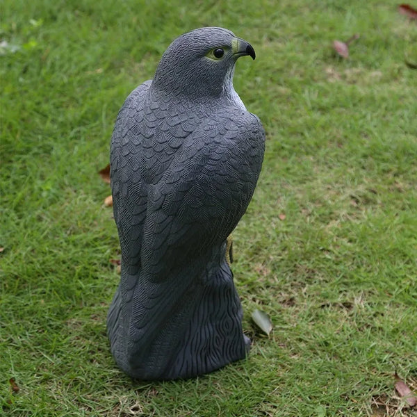 Falcono BirdGuard Vogelschreck Greifvogel Dekofigur | Realistische Adlerattrappe aus Kunststoff | Für Garten & Balkon