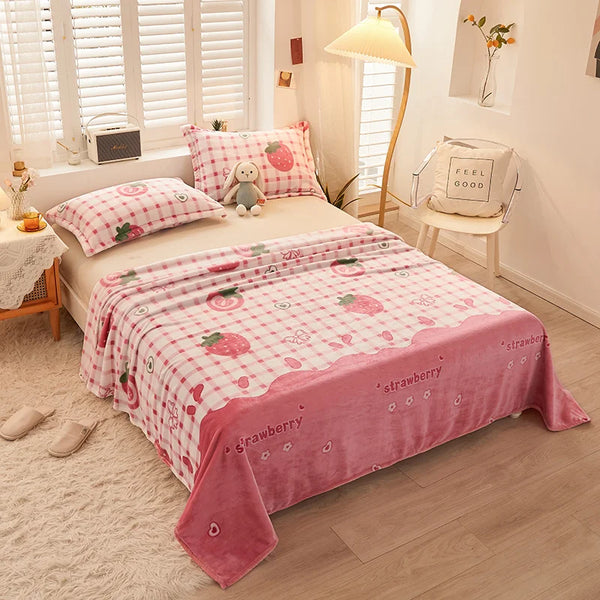 Flanell-Decke BerryDream | Erdbeer Cartoon Design | Flauschig & Warm