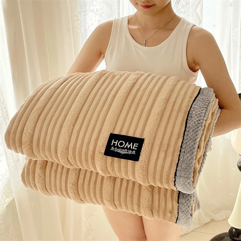Flauschdecke VeluStripe | Imitiertes Kaninchenfell | Gestreift & Ultraweich | Für Sofa, Bett & Büro