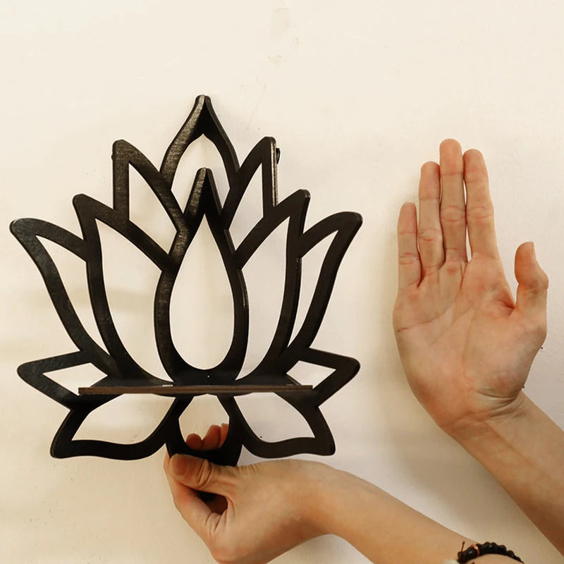 Holumina Boho-Eckregal aus Holz | Lotus-Design mit Hohlschnitt | Für Kristalle & Deko | Schwarz