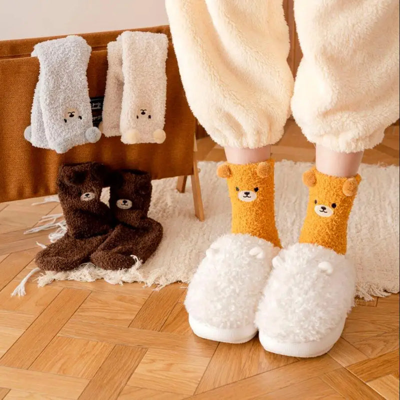 CosyPaws Damen Kuschelsocken | Flauschig & Warm | 3D Bären-Design | Weiche Haussocken im Japanisch-Koreanischen Stil