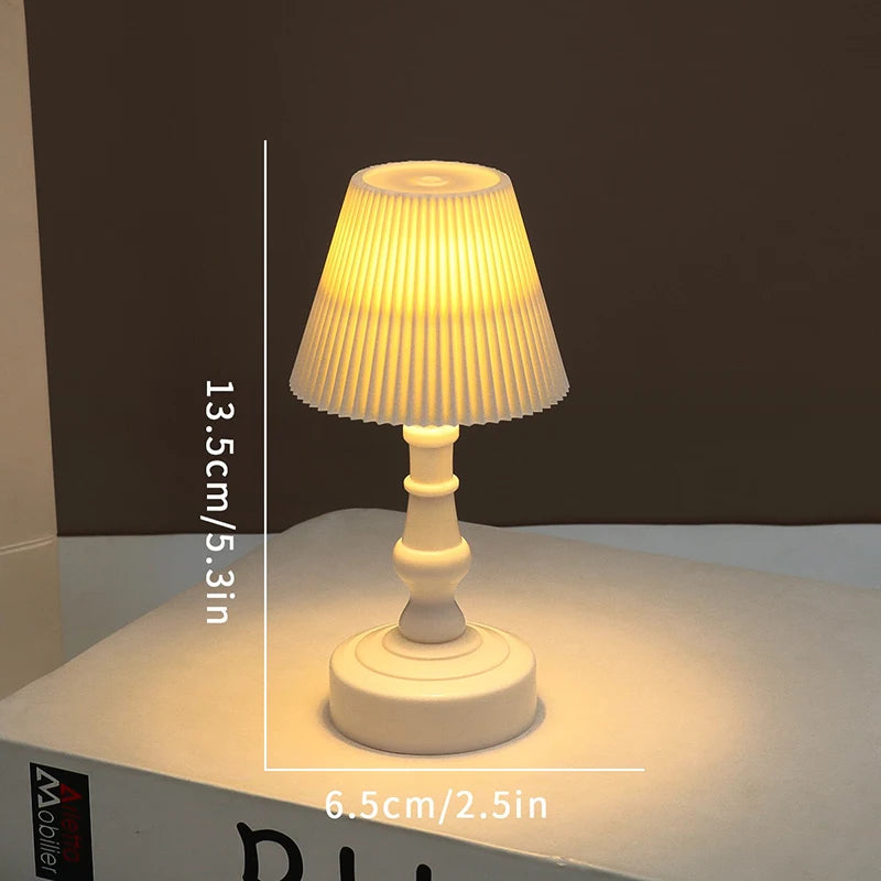 LumiBlom | Mini LED Blumen-Nachtlicht | Warmweiß | Batteriebetrieben | 6,5 × 13,5 cm | Kinderzimmer & Schlafzimmer Deko im nordischen Stil