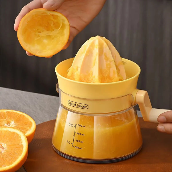 Manuelle Saftpresse CitrusPressa | 500 ml Messbehälter & Filter | Für Orangen, Zitronen & Grapefruit | Ohne Strom