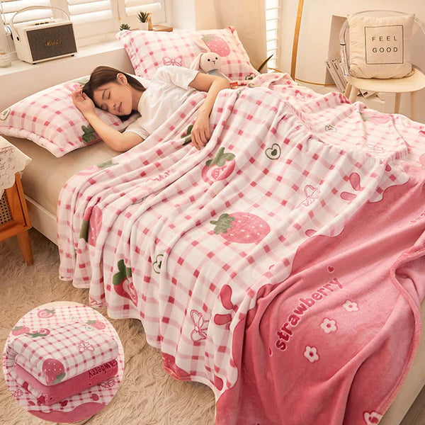 Flanell-Decke BerryDream | Erdbeer Cartoon Design | Flauschig & Warm
