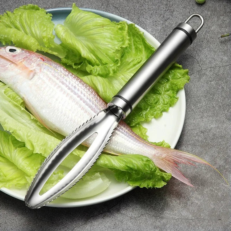 Küchenklotz Fischschuppenentferner aus Edelstahl | Hygienischer Fischhaut-Schaber mit Grätenpinzette | Rostfrei & langlebig