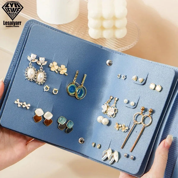 LUXBOOK Ohrring-Organizer | Buch-Design | PU-Leder | Große Kapazität & Tragbar