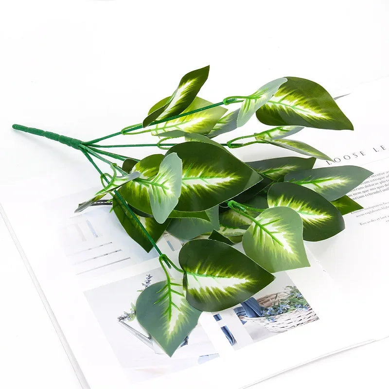 VERDIVA Kunstpflanze Dieffenbachia | Tropisches Deko-Blatt aus Seide | Pflegeleichte Deko für Tisch, Regal & Wohnzimmer
