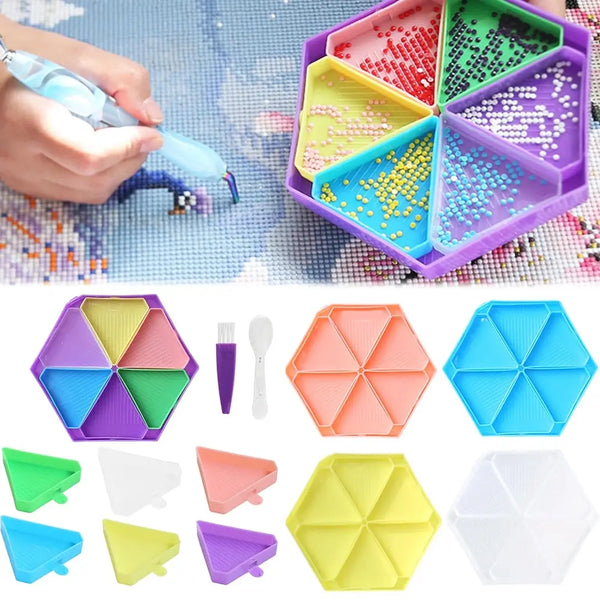 DiamantMeister 6-Fach Paletten-Set | Sechseckige Diamond-Painting-Schale | Organizer für Strass & Perlen | Inklusive Löffel & Bürste