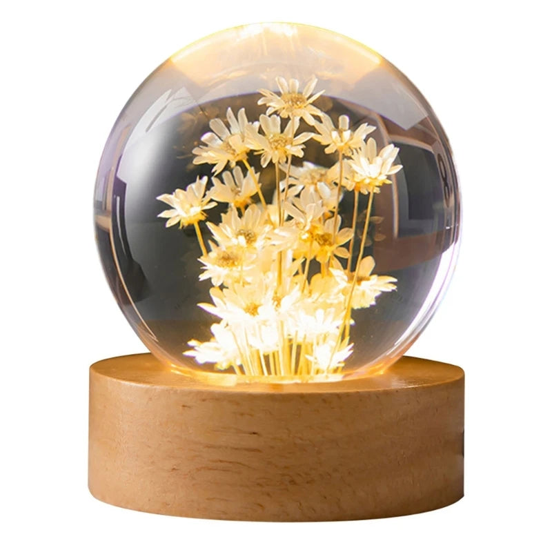 Kristallkugel Lampe | Mit Blumenmuster | Warmes Stimmungslicht & Deko | Resin & Holz | 6 cm
